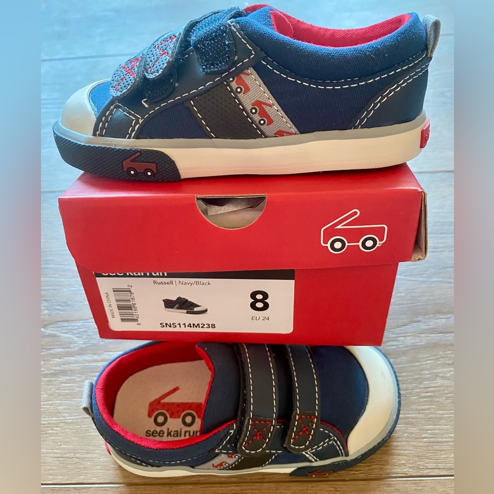 NIB Size 8 See Kai Run